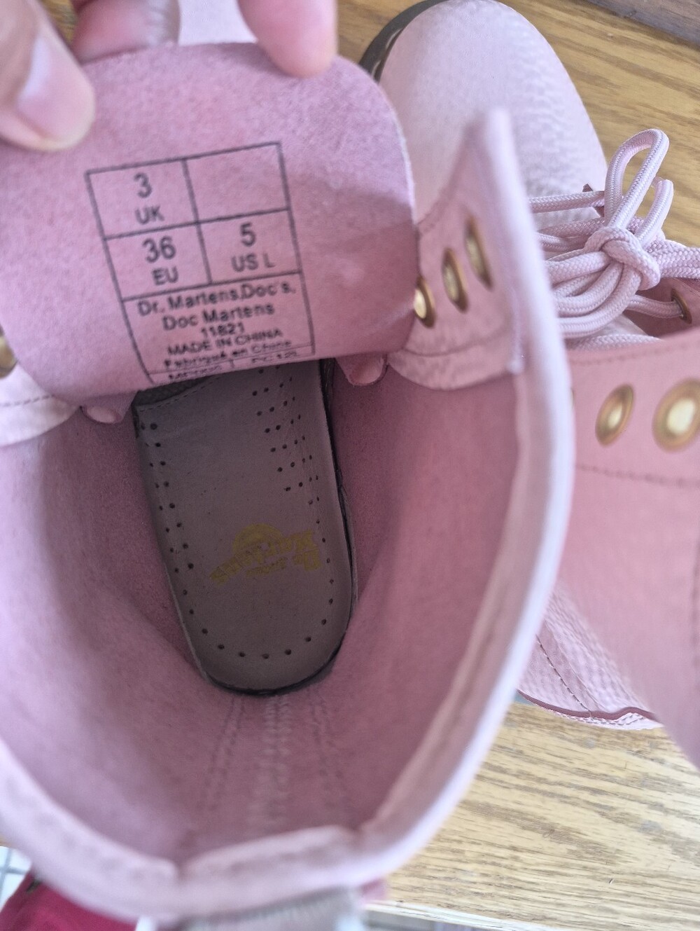 Dr. Martens 1460 Pascal Pink Peach Soft Virginia Leather 8 Eye Boots US 5 - Picture 7 of 11